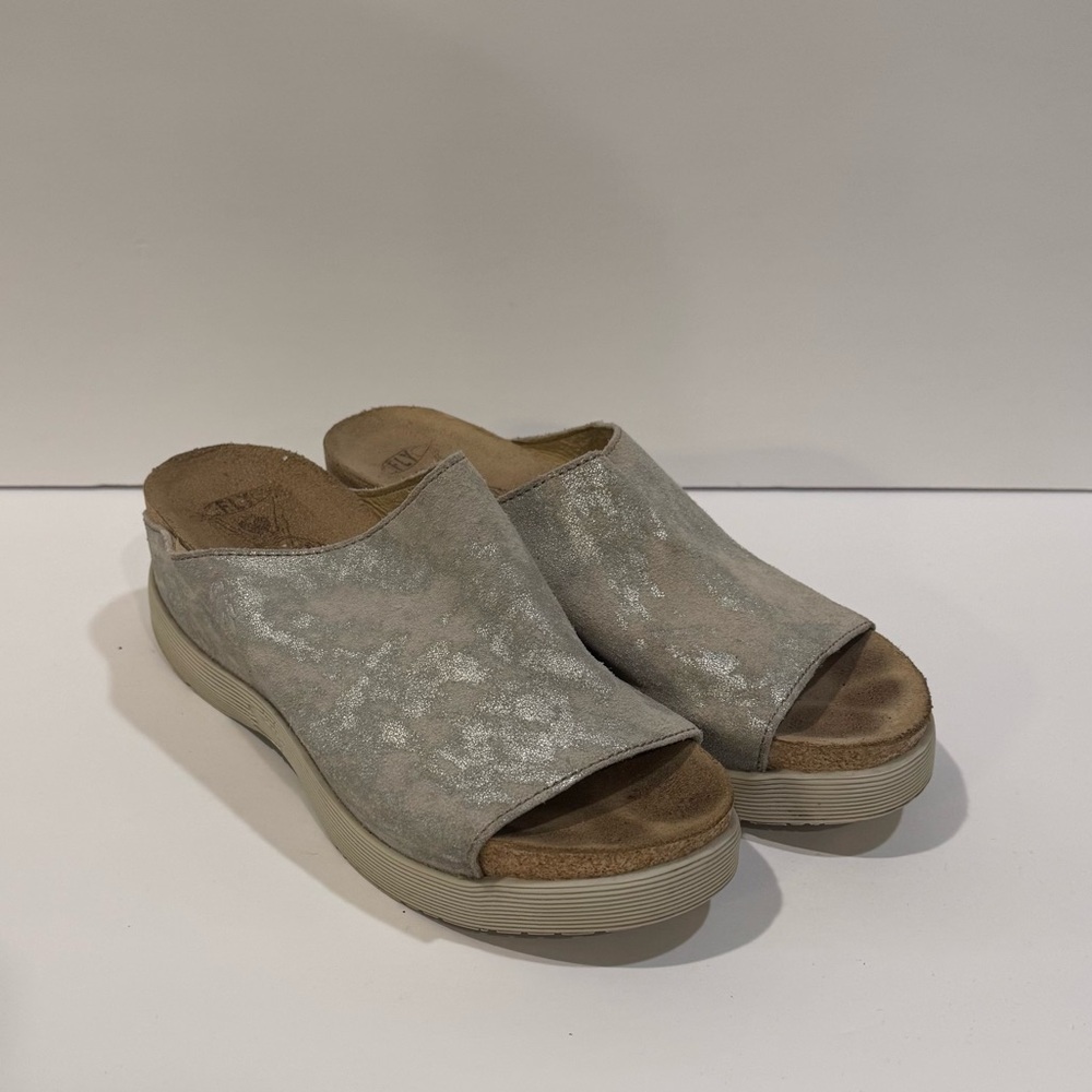 VGUC Fly London slide sandals sz 39
